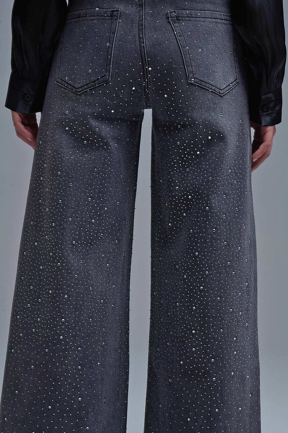 Jeans neri con strass a gamba larga