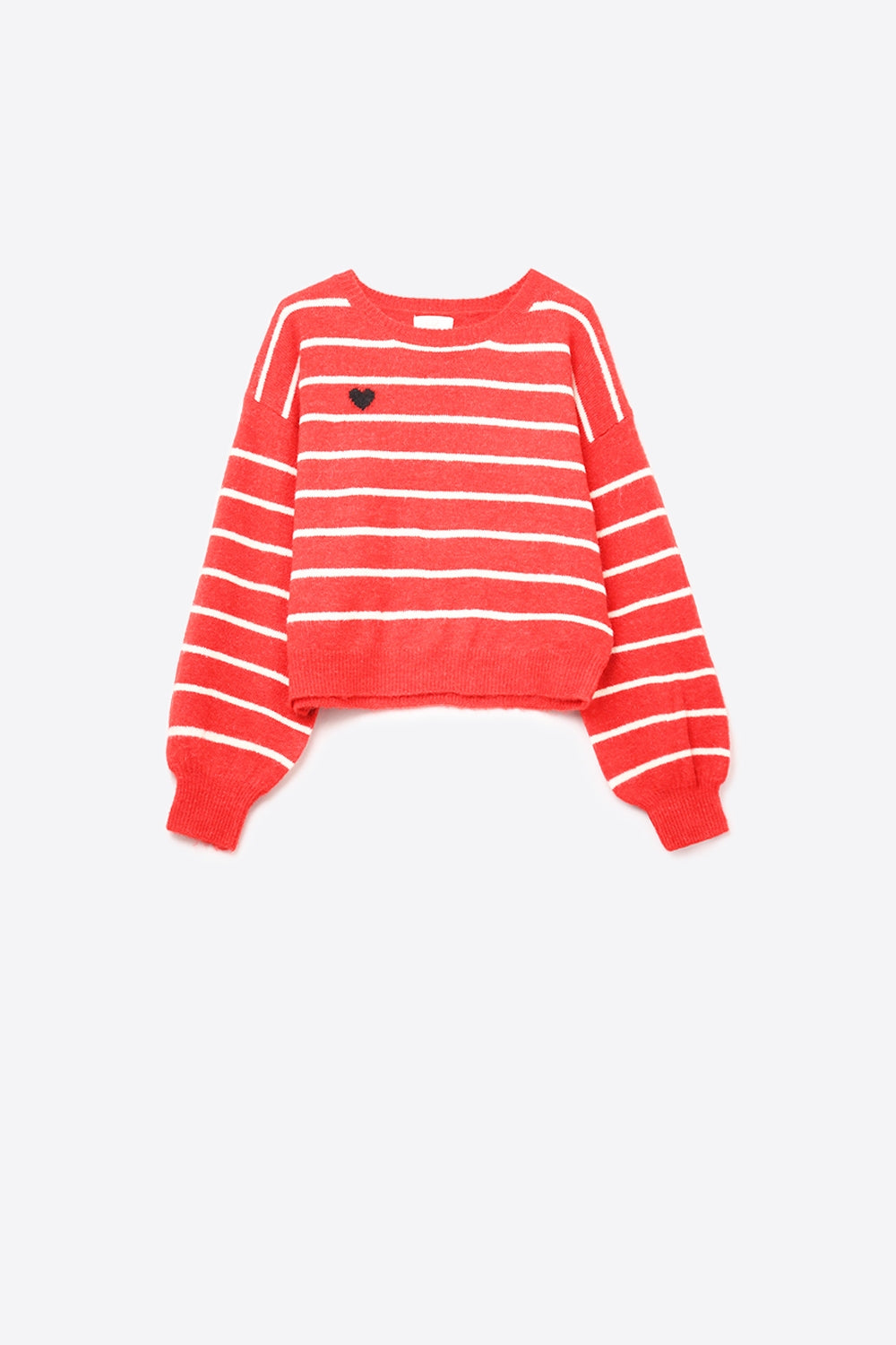 Maglione nero con dettaglio cuore rosso e strisce bianche.