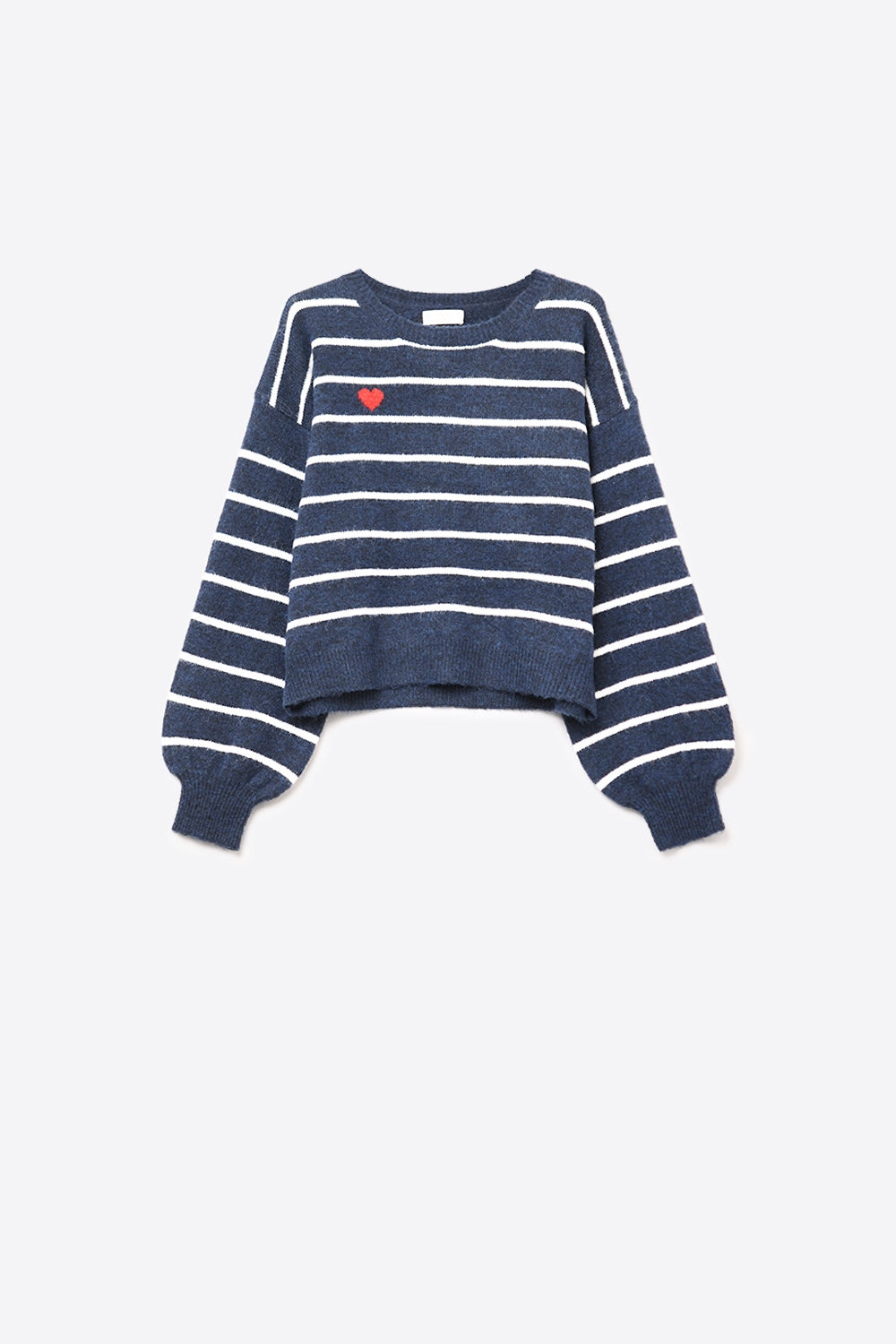 Maglione nero con dettaglio cuore rosso e strisce bianche.
